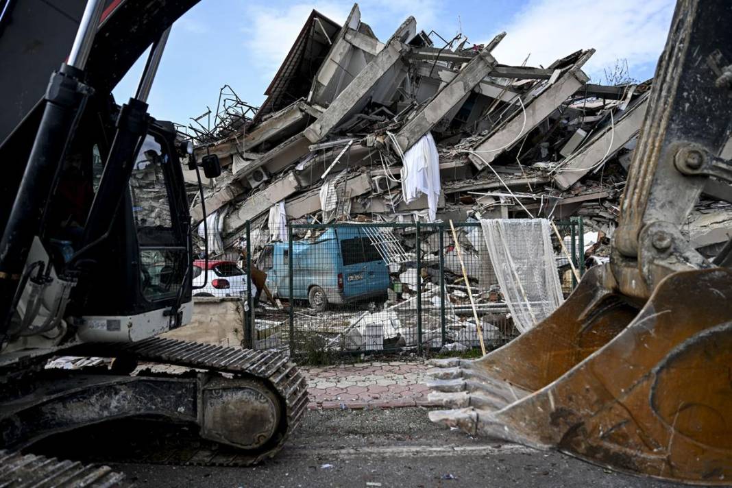 Deprem bölgesinde hava sıcaklıkları bu gece sıfırın altına düşüyor! Felaketin bilançosu her geçen gün artıyor! 1